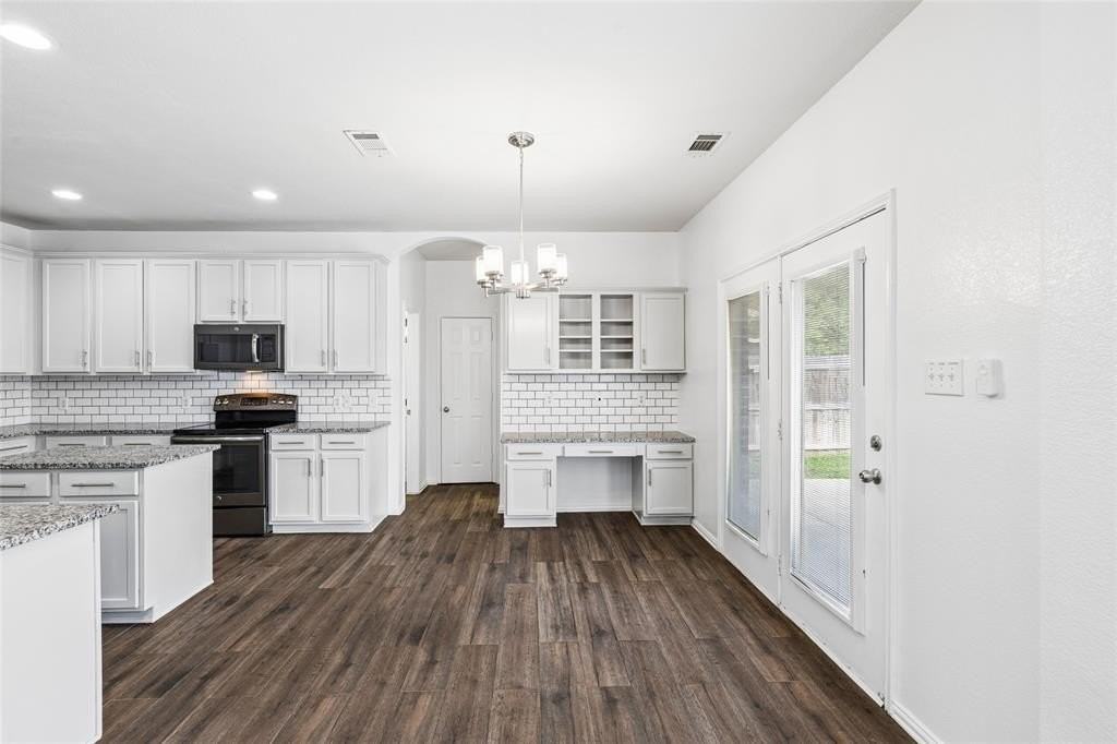 9009 Water Oak Dr - Photo 5 of 15