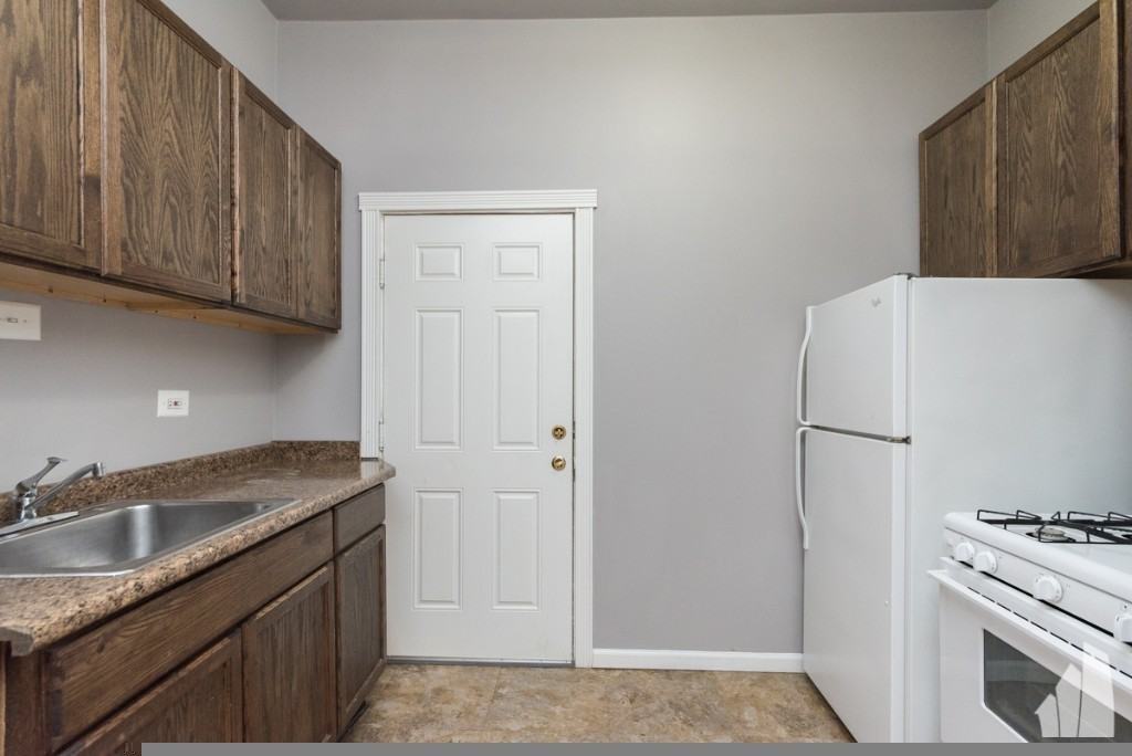 4255 W Addison St #65-1 - Photo 7 of 11