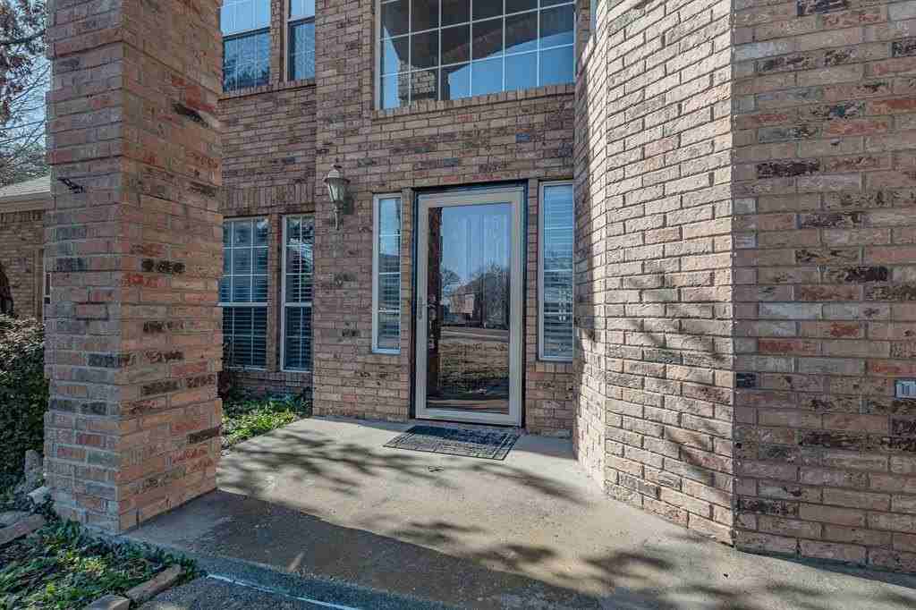 1360 Shores Blvd - Photo 2 of 32