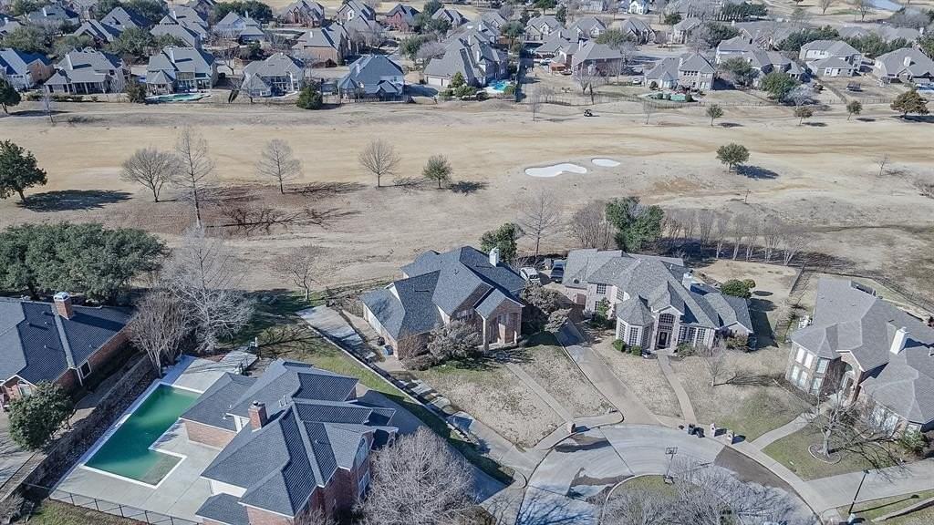 1360 Shores Blvd - Photo 3 of 32