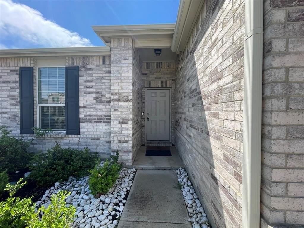 2408 Barzona Dr - Photo 3 of 35