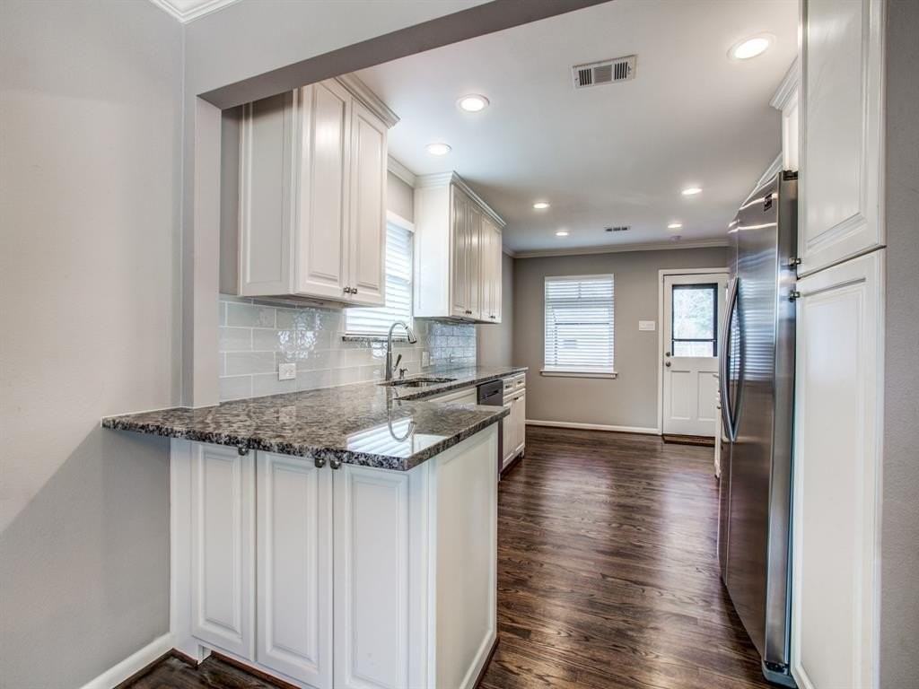 720 James Dr - Photo 7 of 22