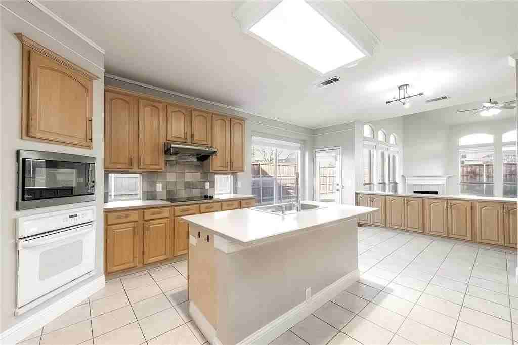 11340 Las Polamas Dr - Photo 5 of 36