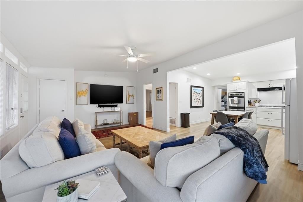 5301 Slate St - Photo 3 of 29