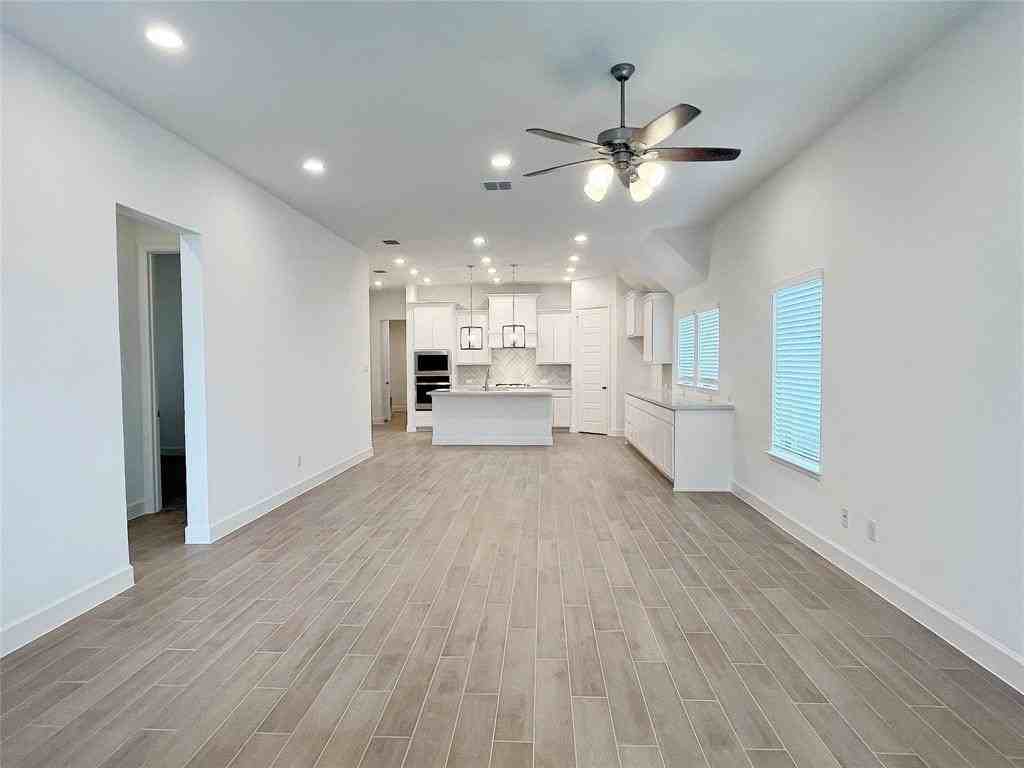 4315 Hudson St - Photo 3 of 15