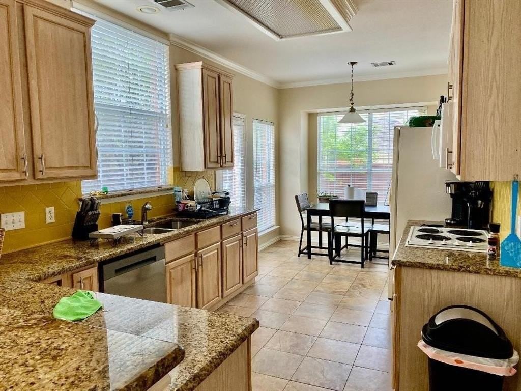 8408 Catskill Ct - Photo 4 of 13