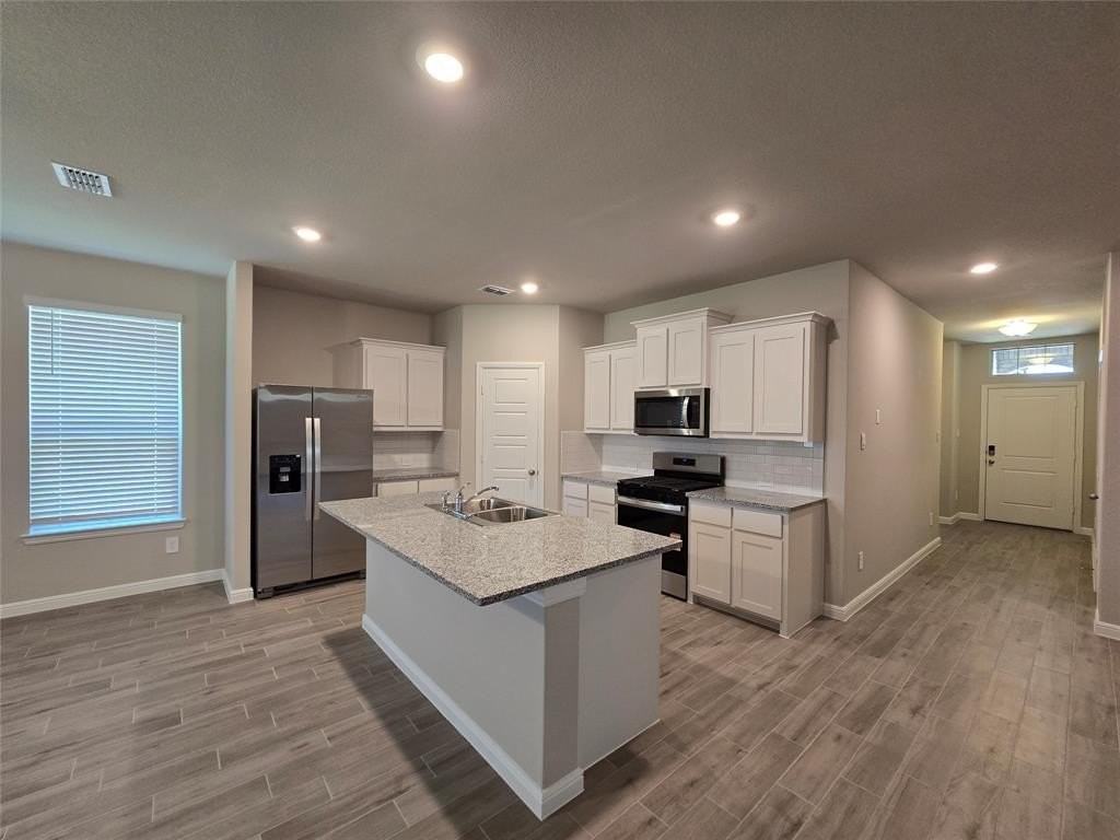 7709 Tuscarora Dr - Photo 3 of 14