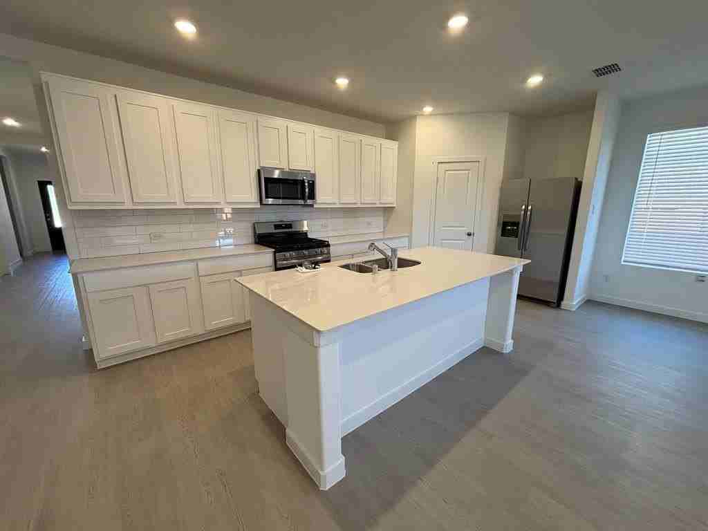 1320 Rockwell Dr - Photo 4 of 12