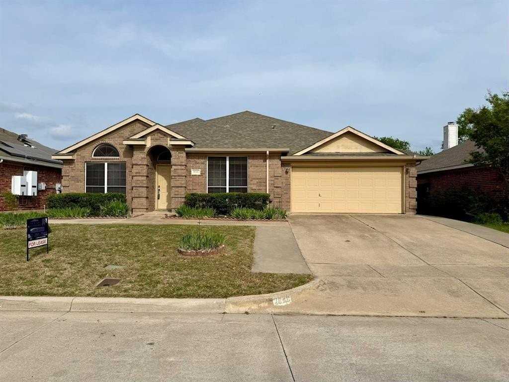 8166 Berkshire Dr - Photo 3 of 40