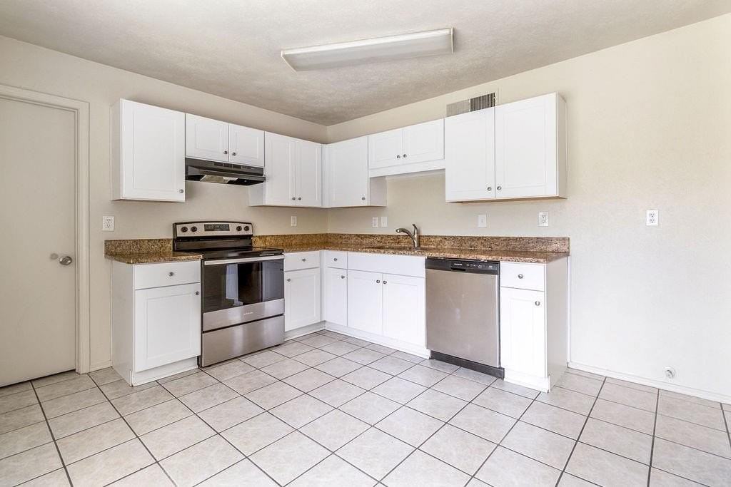 452 Matterhorn St - Photo 5 of 16