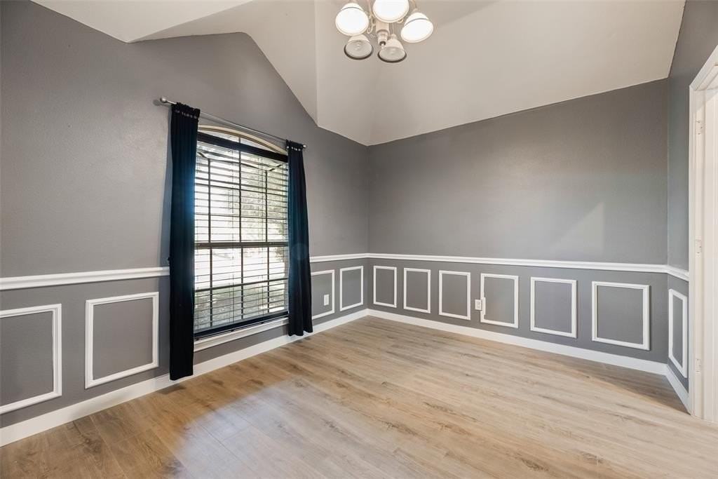 1015 Harwood Ct - Photo 7 of 31