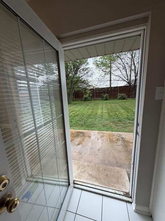 411 E Alexander Ln - Photo 4 of 16