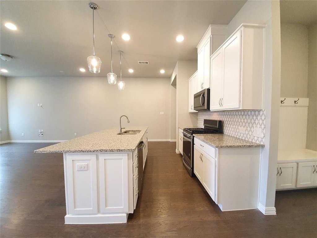 8266 Primrose Way - Photo 6 of 29