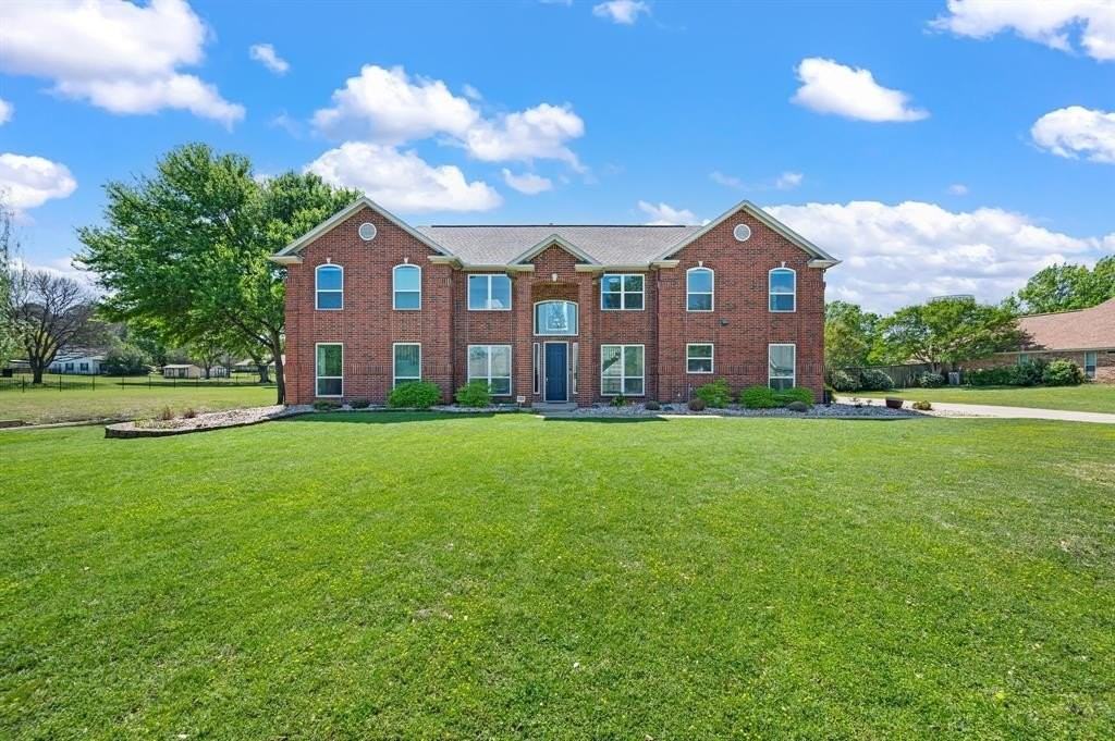 907 Mission Dr - Photo 2 of 40