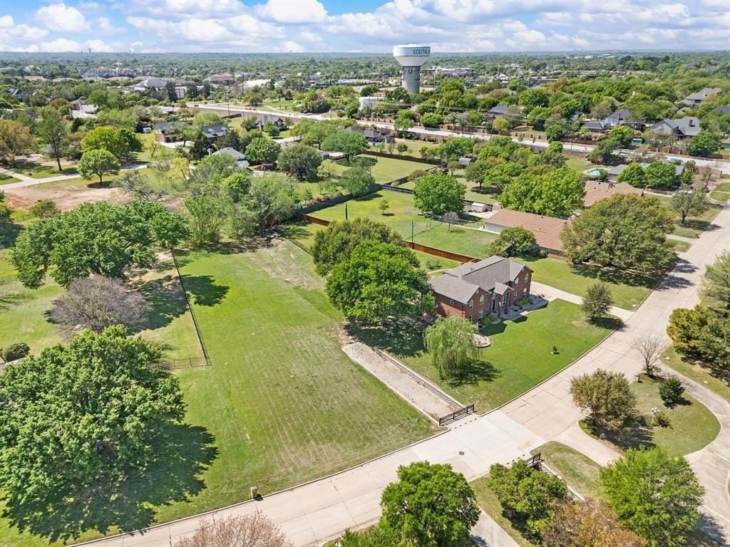 907 Mission Dr - Photo 3 of 40