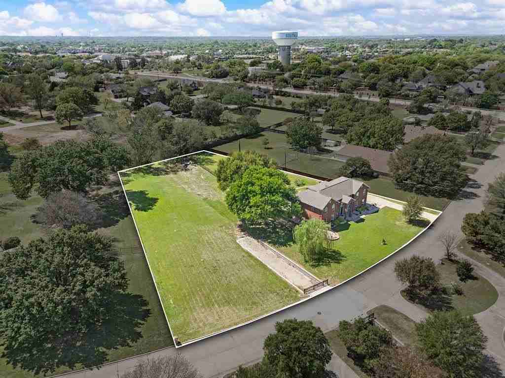 907 Mission Dr - Photo 4 of 40