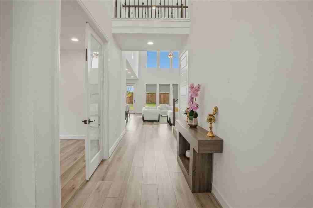 908 Maple Leaf Ln - Photo 5 of 40