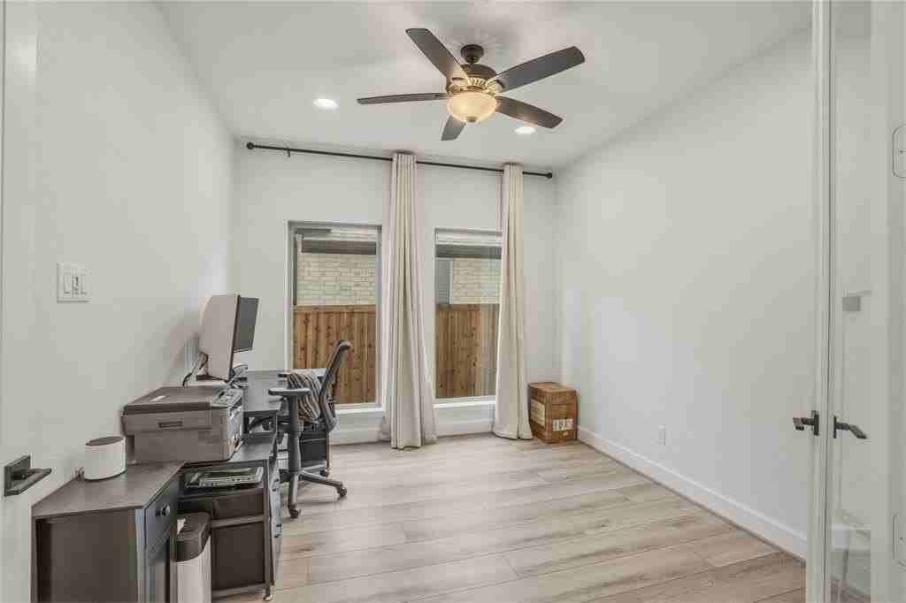 908 Maple Leaf Ln - Photo 6 of 40