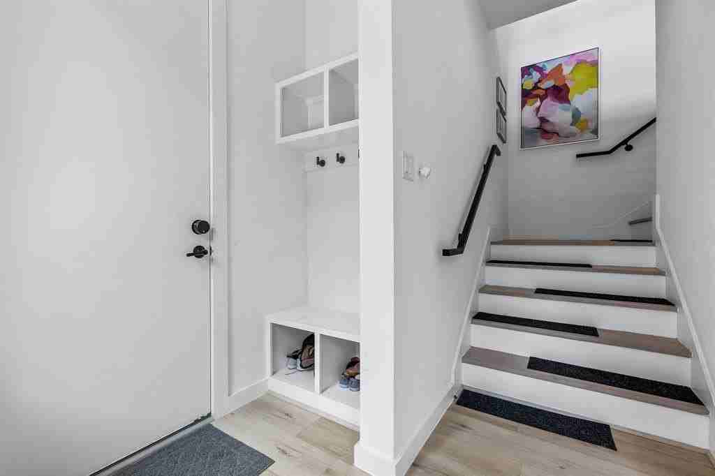 2325 Hondo Ave - Photo 5 of 40