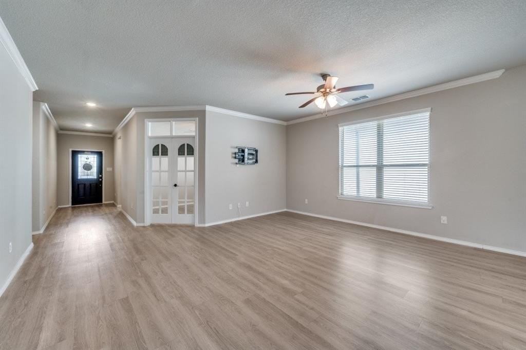 813 Cromwell Dr - Photo 2 of 12