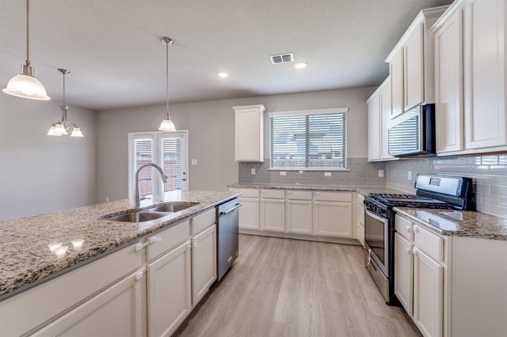 813 Cromwell Dr - Photo 4 of 12