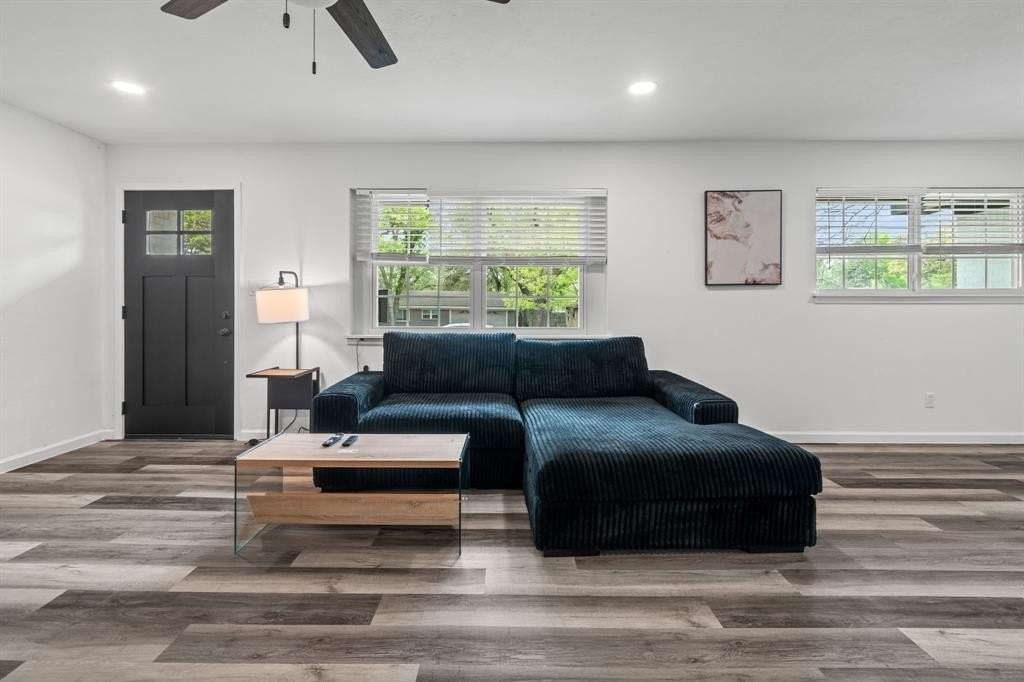 5825 Walla Ave - Photo 5 of 33