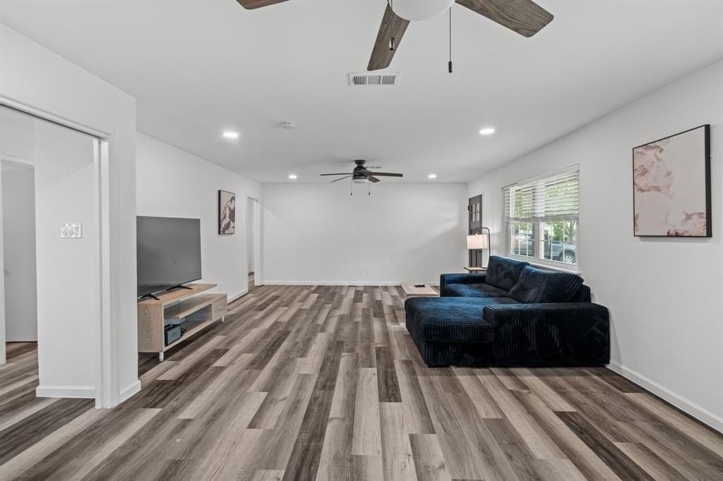 5825 Walla Ave - Photo 6 of 33