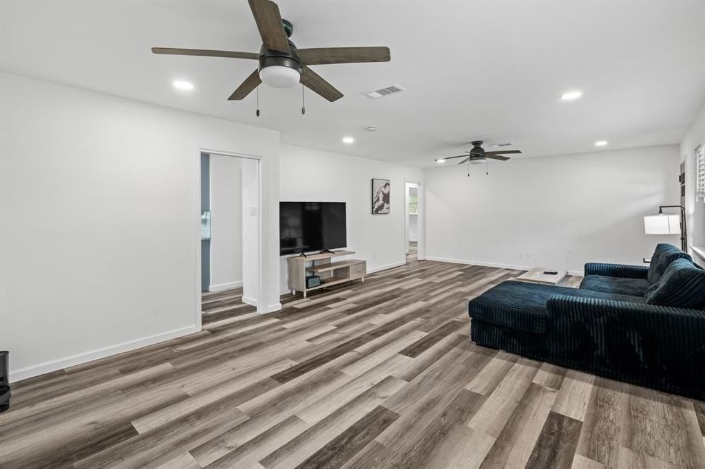 5825 Walla Ave - Photo 7 of 33