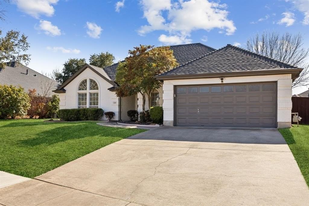 220 Redwood Ct - Photo 2 of 29