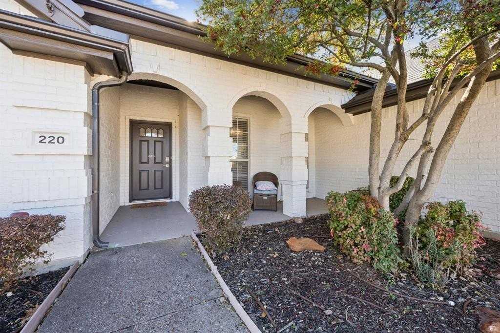 220 Redwood Ct - Photo 3 of 29