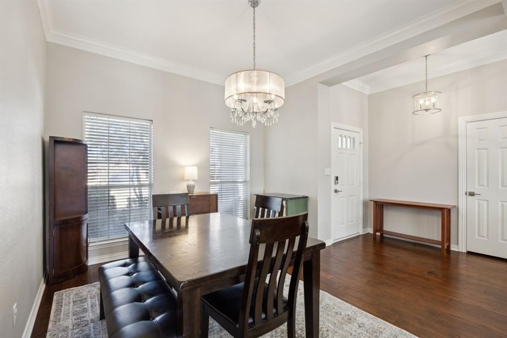 220 Redwood Ct - Photo 6 of 29