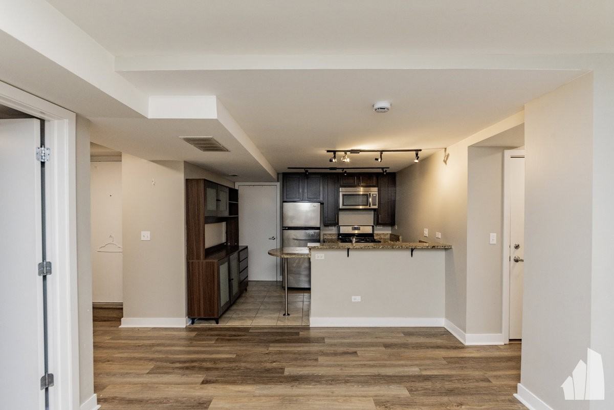 1916 N Lincoln Ave #101