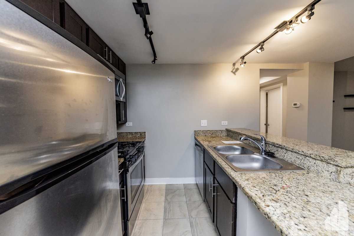 1916 N Lincoln Ave #101 - Photo 4 of 8