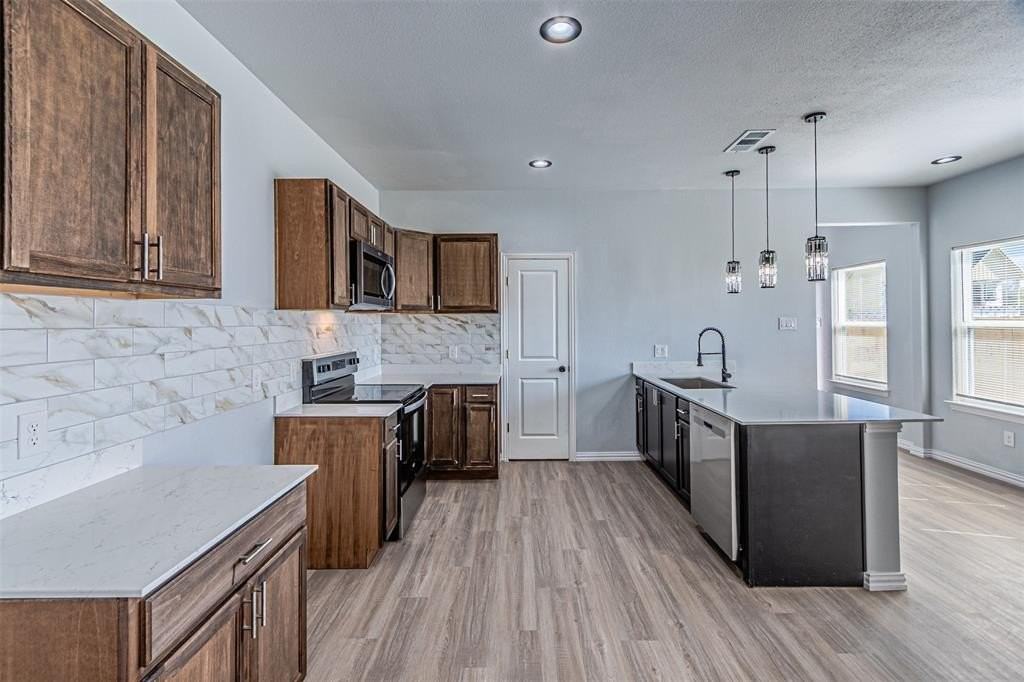 2419 Jeffries St - Photo 2 of 21