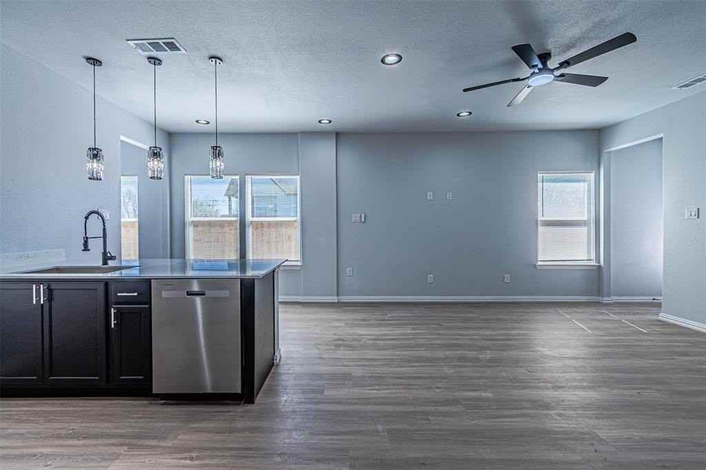 2419 Jeffries St - Photo 3 of 21