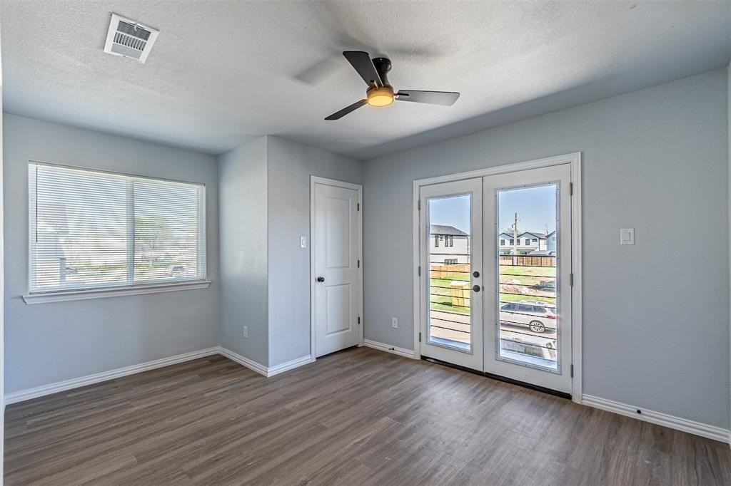 2419 Jeffries St - Photo 6 of 21