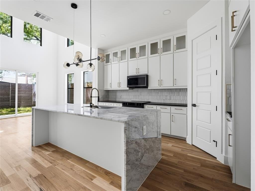 1958 Toronto St - Photo 4 of 32