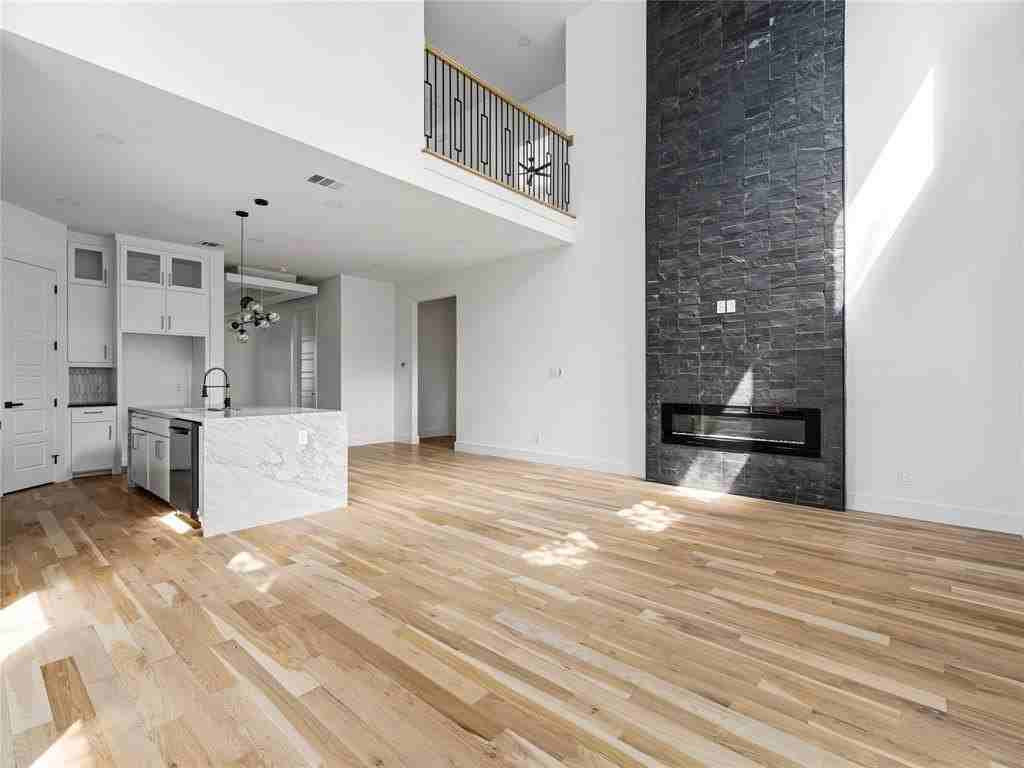 1958 Toronto St - Photo 7 of 32