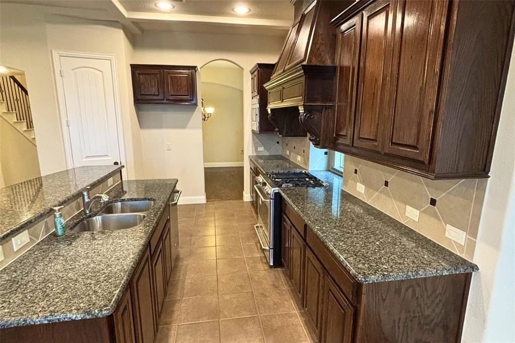 5547 Lightfoot Ln - Photo 3 of 34