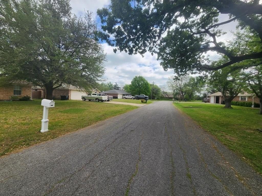 206 Hackberry Dr - Photo 4 of 24