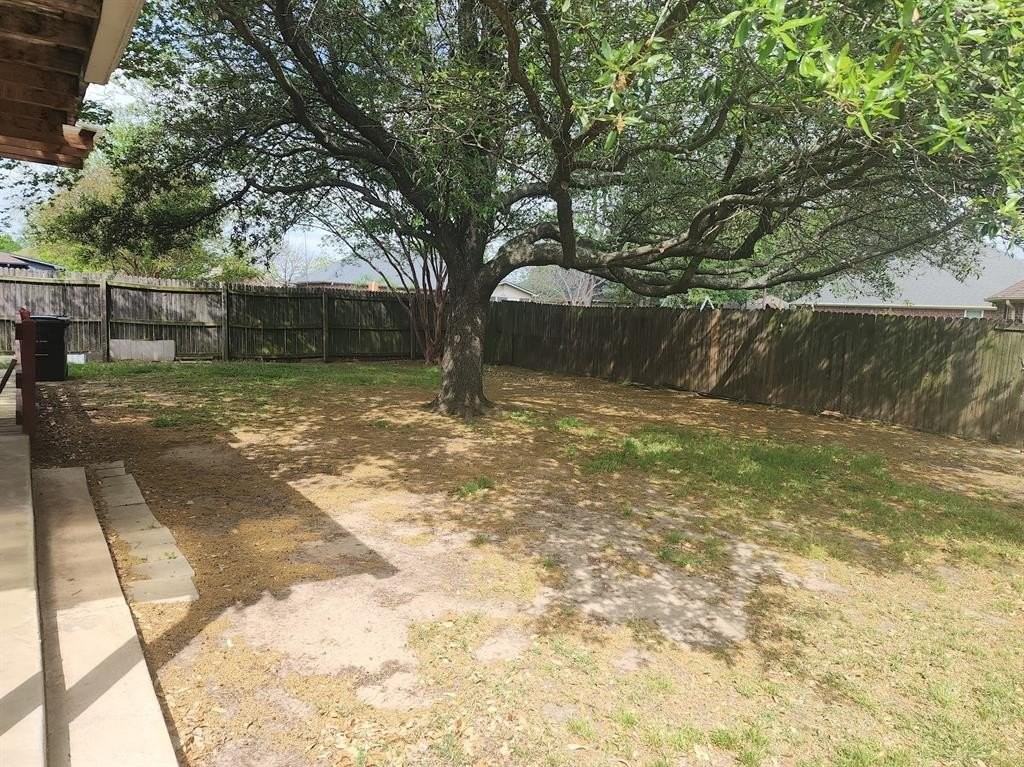 206 Hackberry Dr - Photo 6 of 24