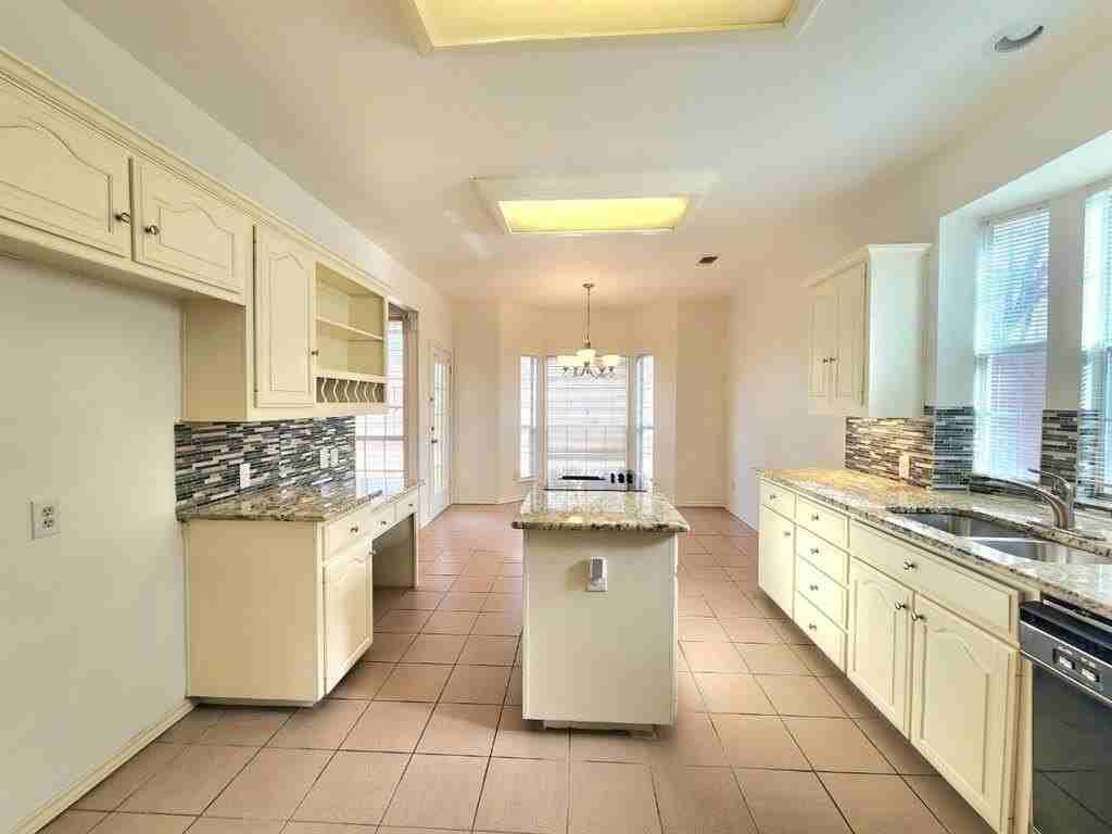 6648 Wickliff Trl - Photo 4 of 17