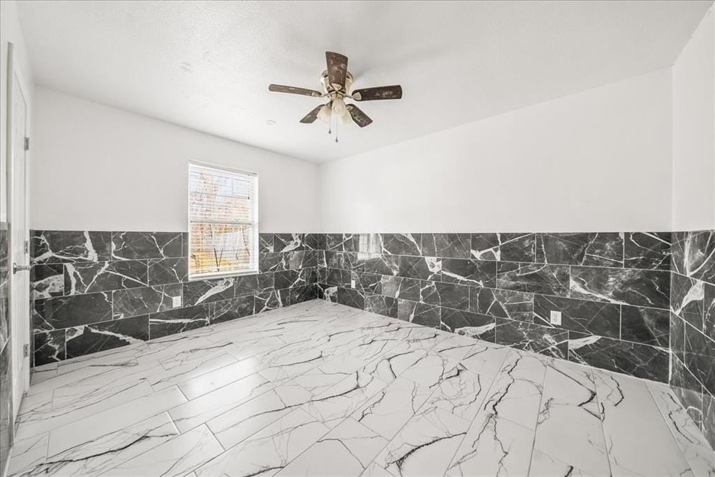 5507 Alexander St - Photo 4 of 18