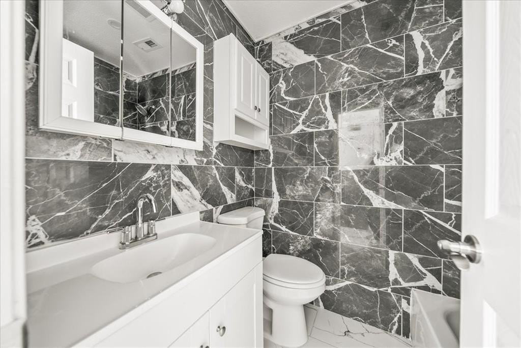 5507 Alexander St - Photo 5 of 18