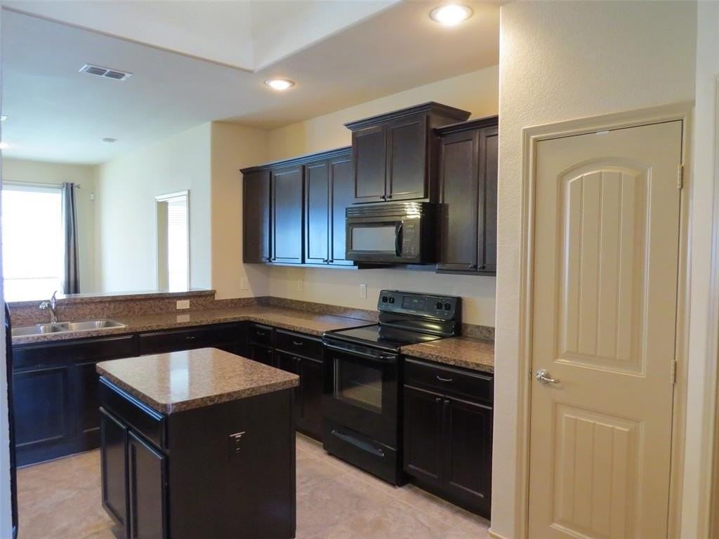 11045 Erinmoor Trl - Photo 4 of 15