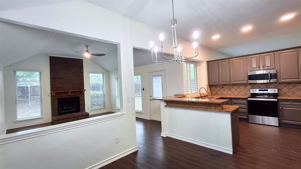 3218 Mapleridge Dr - Photo 4 of 23