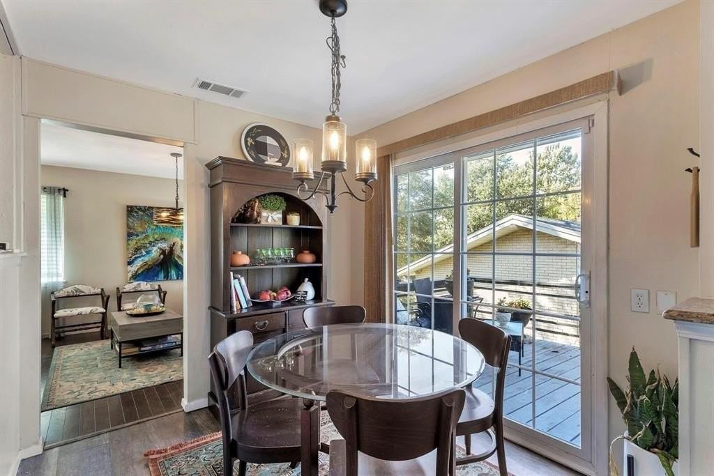 402 Kenway St - Photo 4 of 15