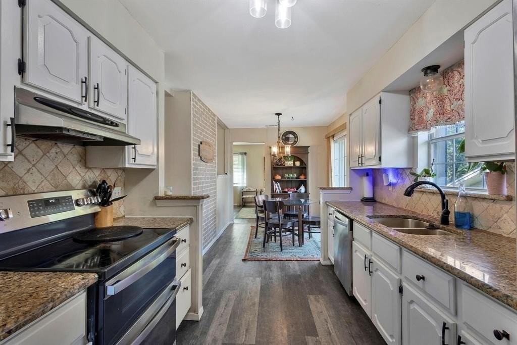 402 Kenway St - Photo 5 of 15