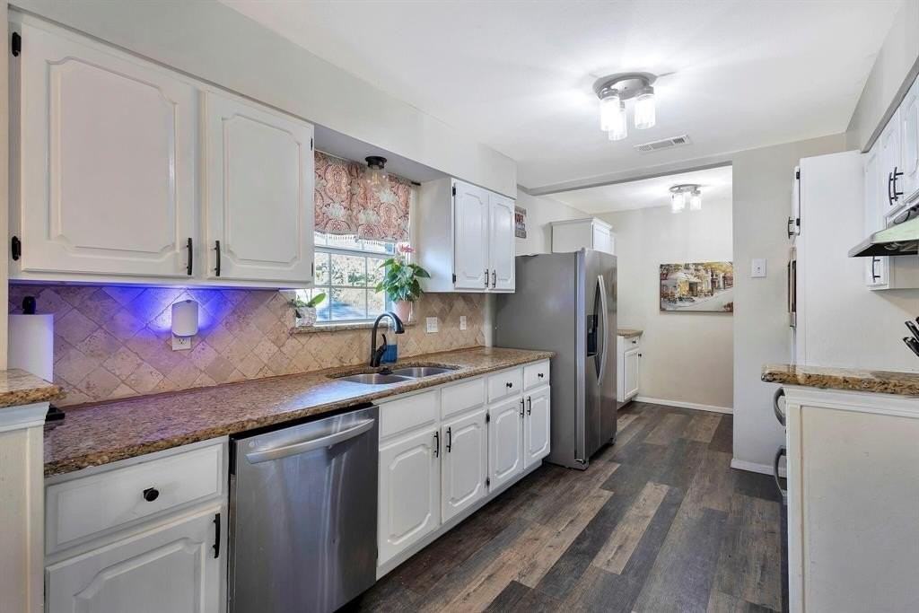 402 Kenway St - Photo 6 of 15