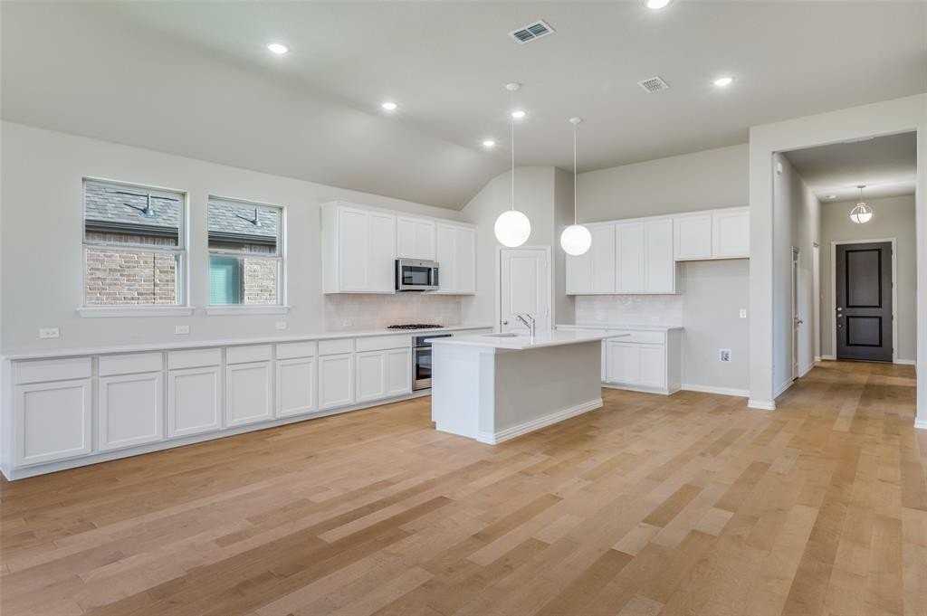 1312 Silver Grass Mdw - Photo 3 of 23